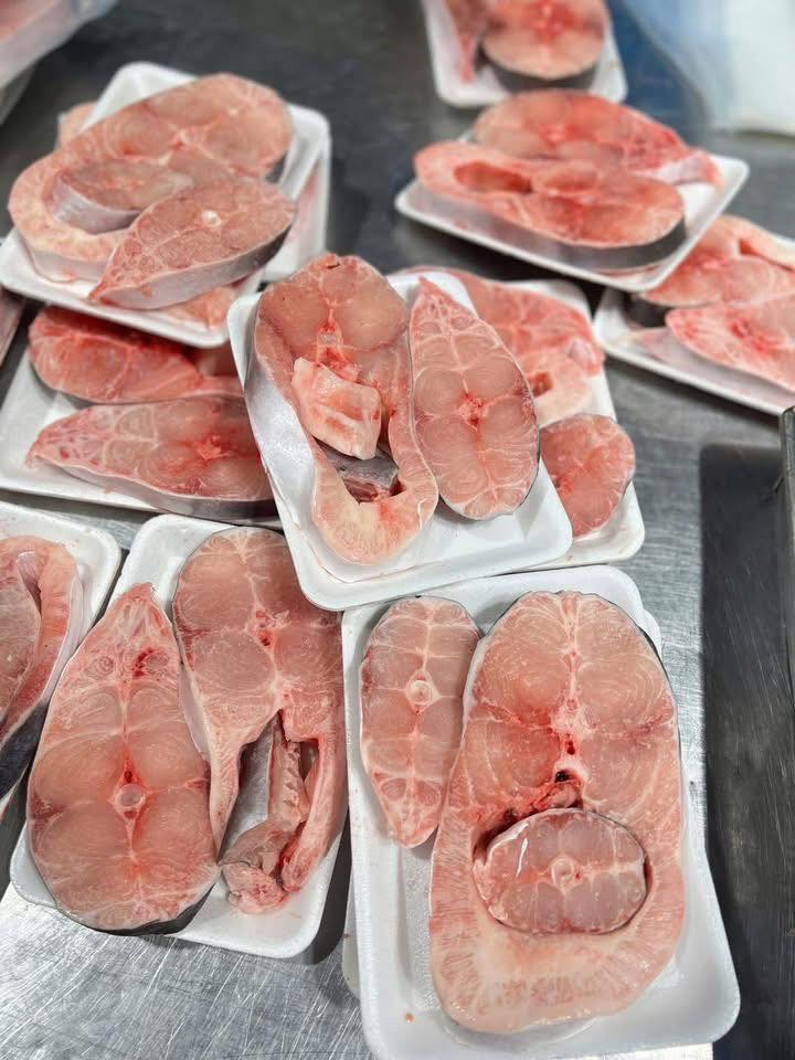 Cá dứa tươi cắt khoanh